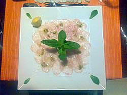 Carpaccio z krokodýla, mátou a zázvorovým vinaigrette