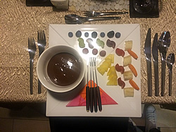 Čokoládové fondue s banány, ananasem, jahodami z Belgické čokolády Callebaut