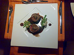 Tournedos balené do panccetty s plátkem z foie gras, omáčkou z portského vína