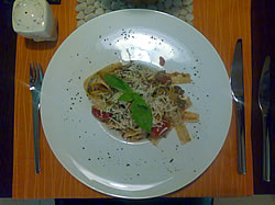 Spagetti Barock s argentinskou hovězí svíčkovou, hoblinami v parmezánu a bazalkou